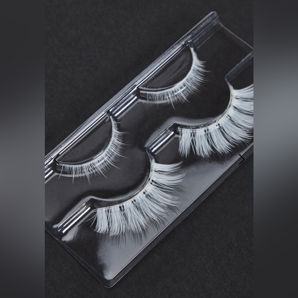 NIB Dolls Kill Darker Wavs 2 Pair Faux White Eyelashes Normal & Dramatic Length - Picture 7 of 8